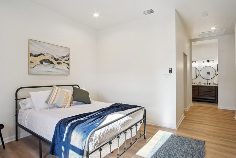 Others 5, Blissful 5br/3ba Haven Near Riverwalk & Downtown!, Bexar