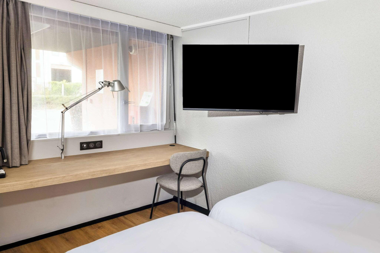 Bedroom 2, Campanile NATURE - Cergy Saint Christophe, Val-d'Oise