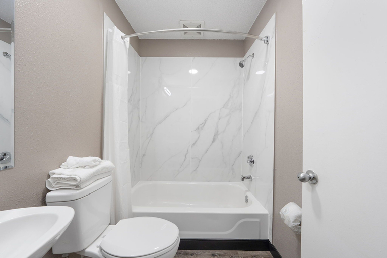Others 4, Southern Suites Pensacola Davis, Escambia