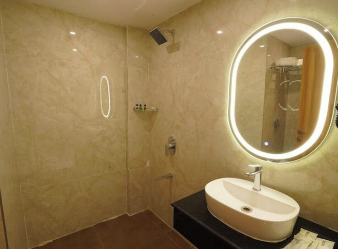 Bathroom, Hotel Naveena Grand, Hyderabad