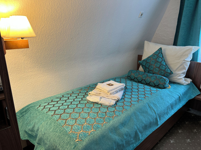 Bedroom 3, Löwenbräu Köln Hotel & Restaurant, Köln