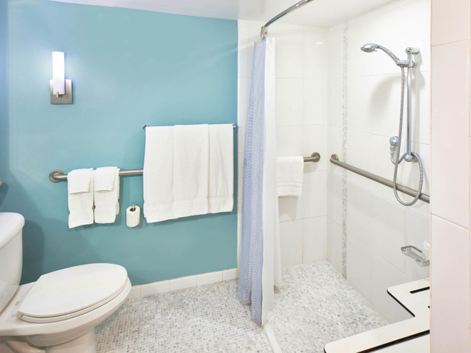 Bathroom 4, Ala Moana Honolulu by Mantra, Honolulu