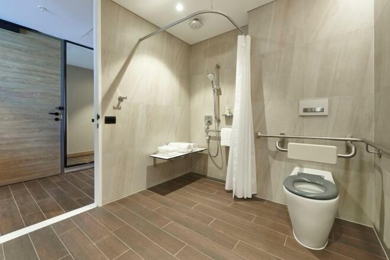 Bathroom 18