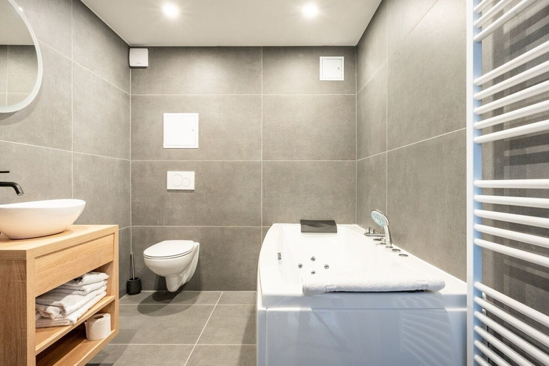 Bathroom 5, B&S Hotel, Neu-Ulm