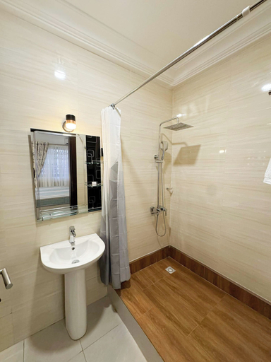 Bathroom 3, Barima Royal Hotel & Apartment, Accra