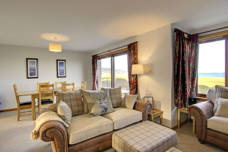 Room 4, 2 Links View Brora in Brora, Highland