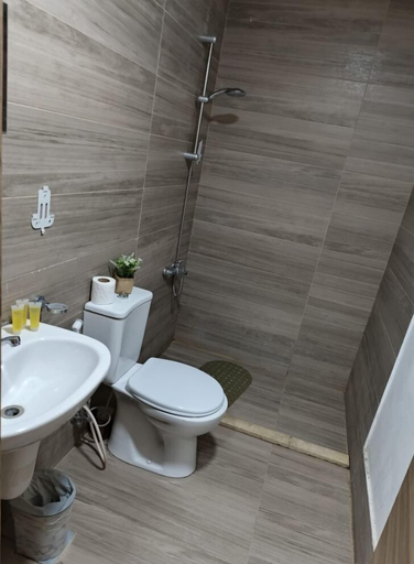 Bathroom 4, Gate inn hotel, Wadi Essier