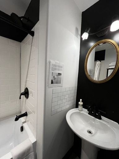 Bathroom 3, Manoir Sainte Geneviève, Communauté-Urbaine-de-Québec