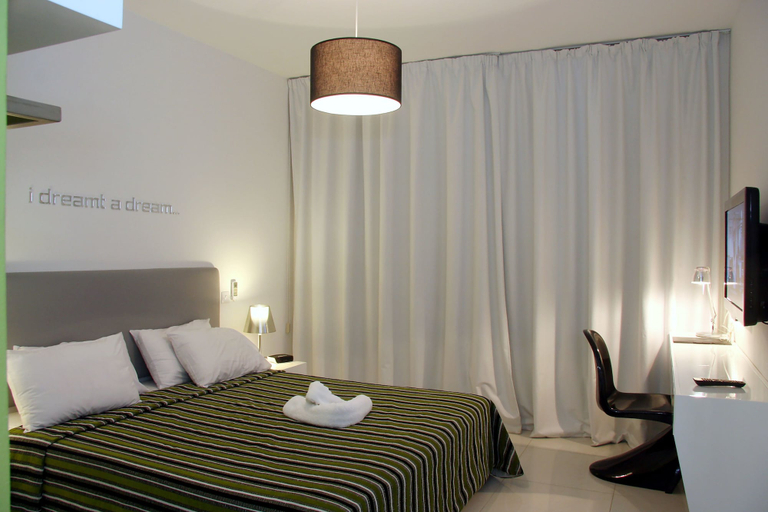 Bedroom 3, Mon Repos Hotel