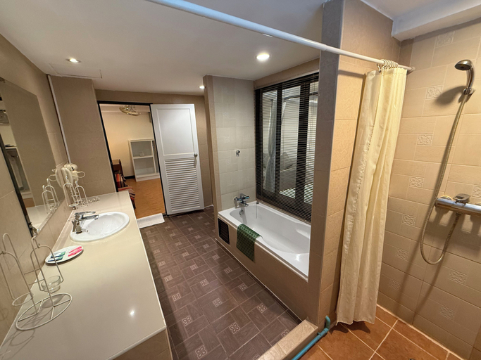 Bathroom 11