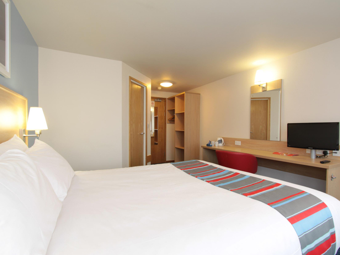Bedroom 3, Travelodge Feltham, London