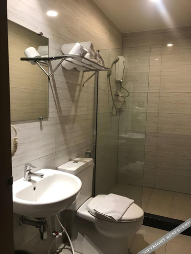 Bedroom 4, Maxim's Inn, Wattana