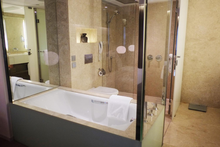 Bathroom 5, The Mira Hong Kong Hotel, Kowloon