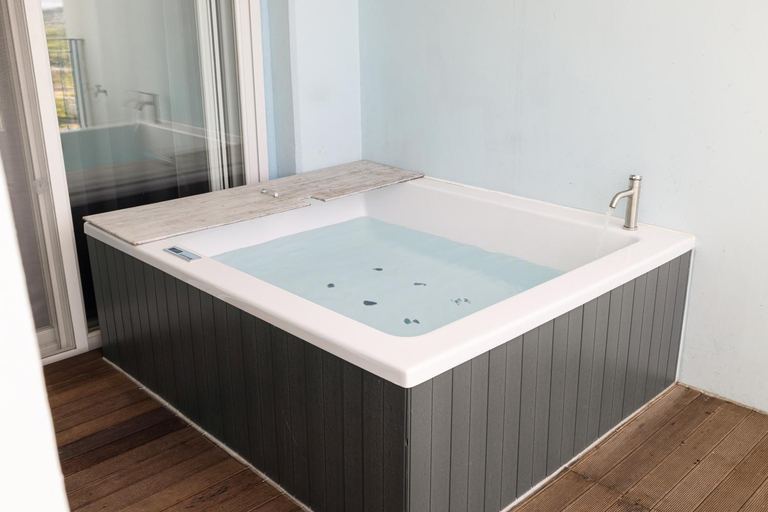 Bathroom 4, Ocean Soleview Hotel, Jung