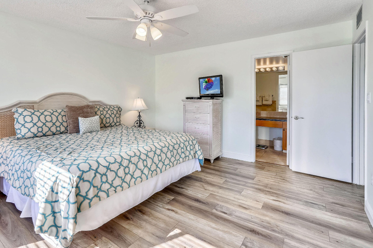Others 1, Land's End 4-406 Bay Front, Pinellas
