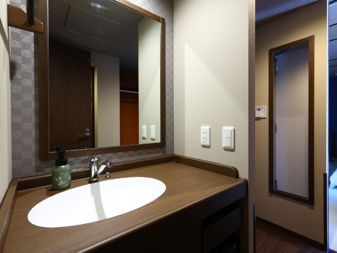 Bathroom 18