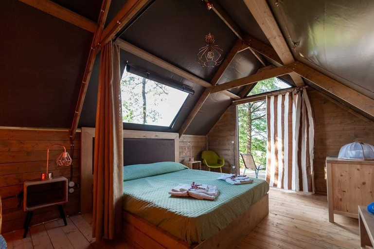 Bedroom 4, Glamping Castel Dell'Aquila, Massa Carrara
