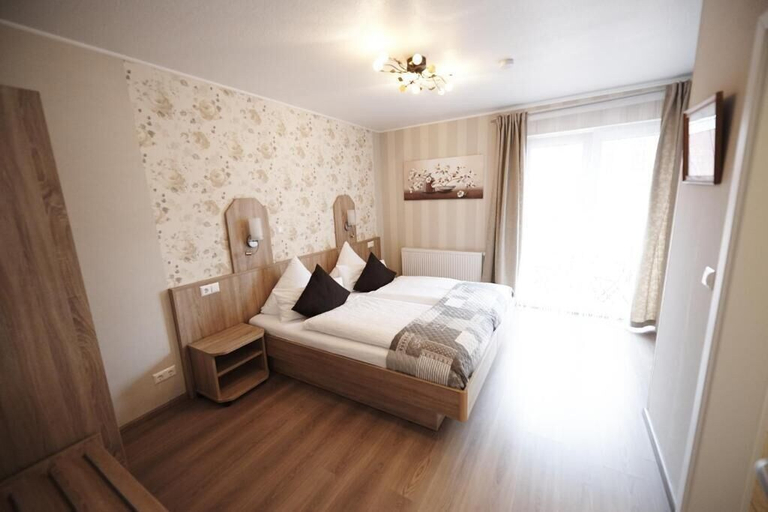 Bedroom 4, Hotel Wurster Kroog, Bremerhaven