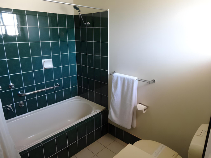 Bathroom 10