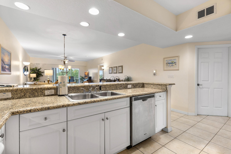 Others 1, Oceanwalk 9-404, Volusia