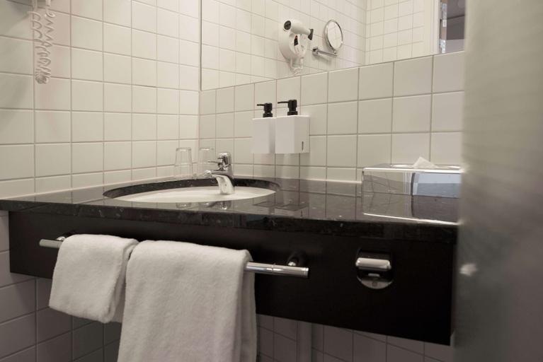 Bathroom 4, Scandic Hallandia, Halmstad
