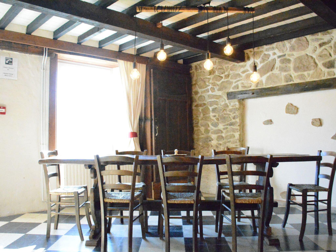 Food & Drinks 4, Holiday home in Viroinval with sauna, Namur