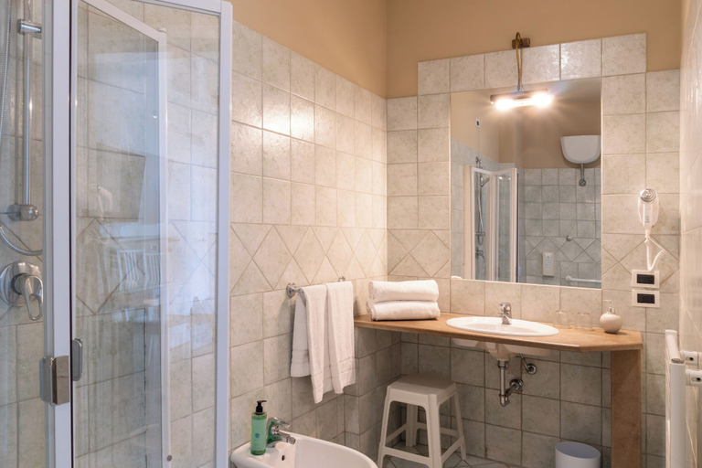 Bathroom 5, Hotel Le Colline, Siena