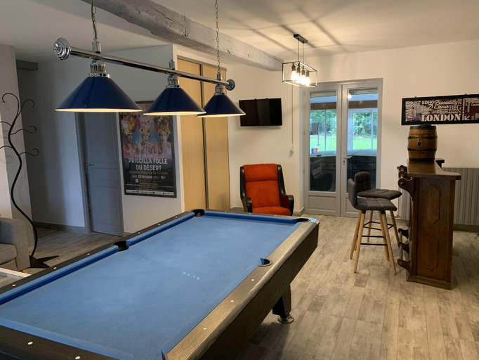 Others 4, Maison Piscine & Jacuzzi, Allier