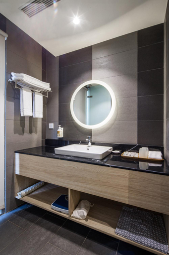 Bathroom 4, Sun Dialogue Hotel, Chiayi City