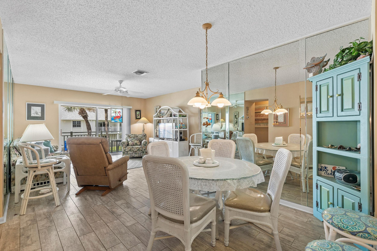 Food & Drinks 5, Colony Beach Club 220, Volusia