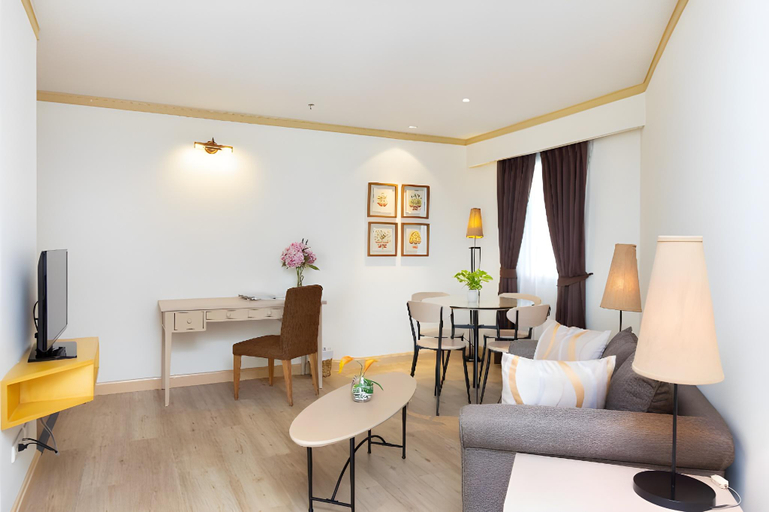 Dining Room 11