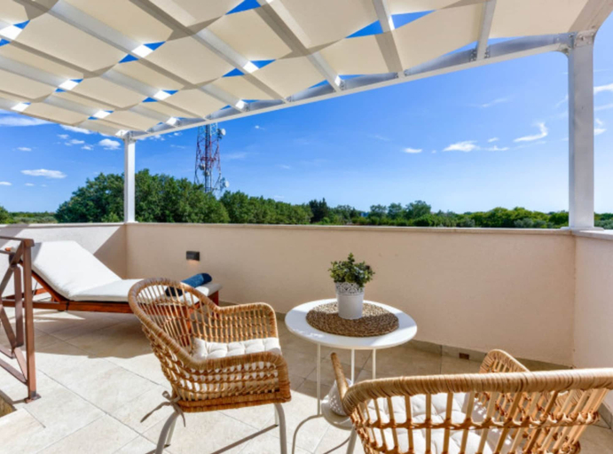 Others 5, Rustic Villa Perosa With Heated Pool, Nin