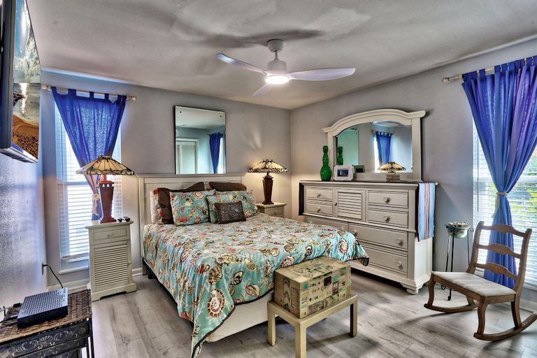Others 5, Valdes Cottage, Pinellas