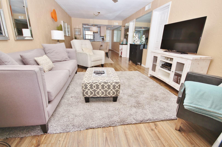 Others 5, Hacienda del Sol II 506, Volusia