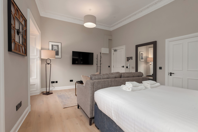 Bedroom 2, Destiny Scotland George IV Apartments, Edinburgh