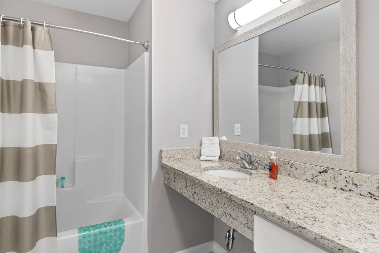 Bathroom 3, Valley Extended Suites, Augusta