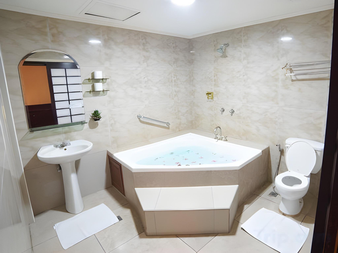 Bathroom 4, Wild Orchid Resort, Mabalacat