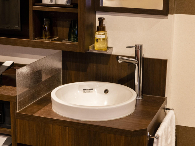 Bathroom 18