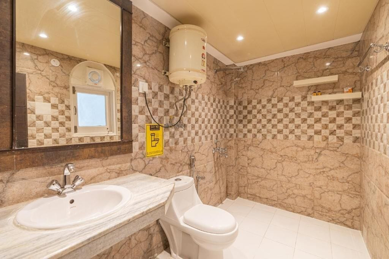 Bathroom 5, The Hosteller Shimla, Shimla