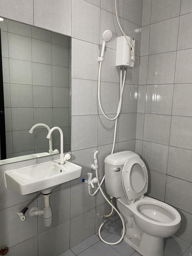 Bathroom 4, DG Budget Hotel Salem, Pasay City