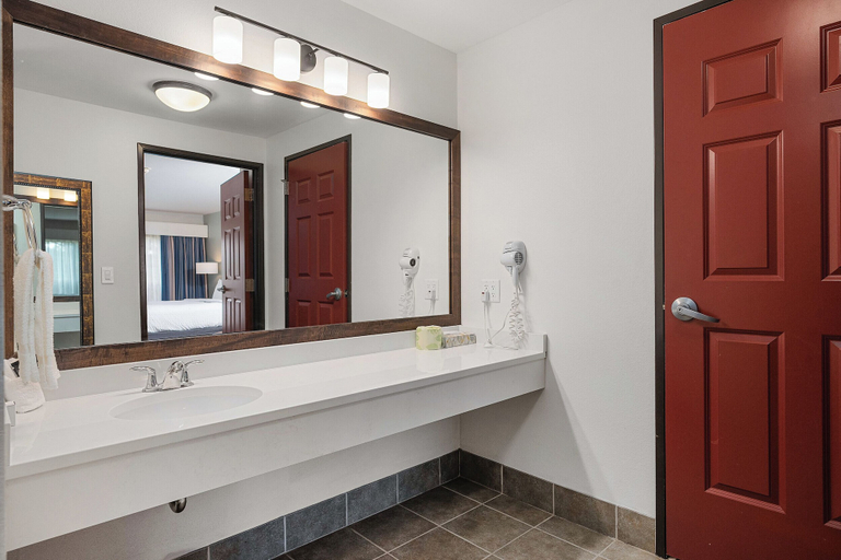 Bathroom 3, Three Bears Waterpark Resort Near Tomah, an Ascend Collection Hotel, Monroe