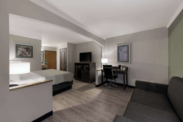 Bedroom 3, Quality Inn Merriam Kansas City, Kansas City