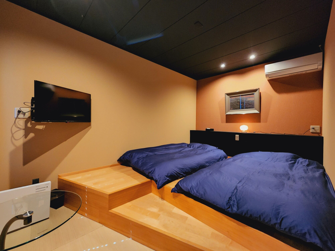 Bedroom 3, Shionomi, Himi