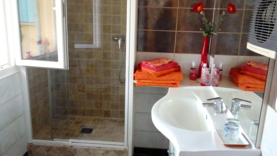 Bathroom, B B Chez Rose Marie, Vaucluse