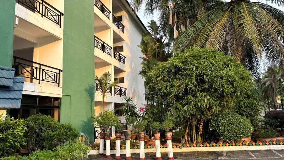 Exterior 2