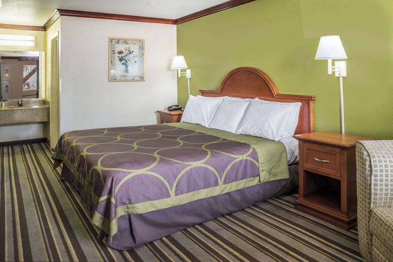 Bedroom 3, Super 8 by Wyndham San Marcos, Hays