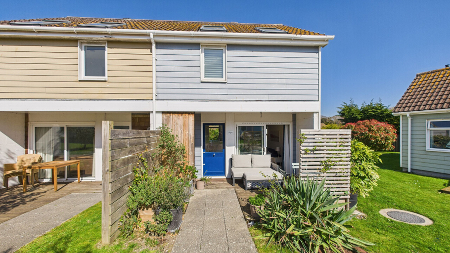 Room 3, Charming 2-bed Family Cottage Your West Bay Retreat, Isle of Wight