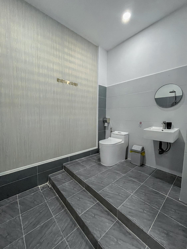 Bathroom 3, River Hotel 5, Long Xuyen Township