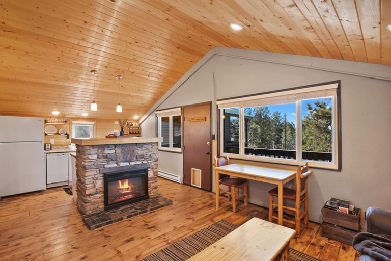 Room 5, Perch Point- Hikers Dream Cabin Base, Teller