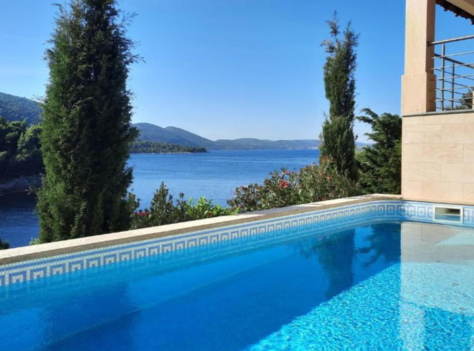 Sport & Beauty 5, Villa Lukrecia -Stunning Sea View Retreat, Blato